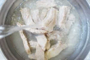 Boiled pork ribs rinsed by cold water
